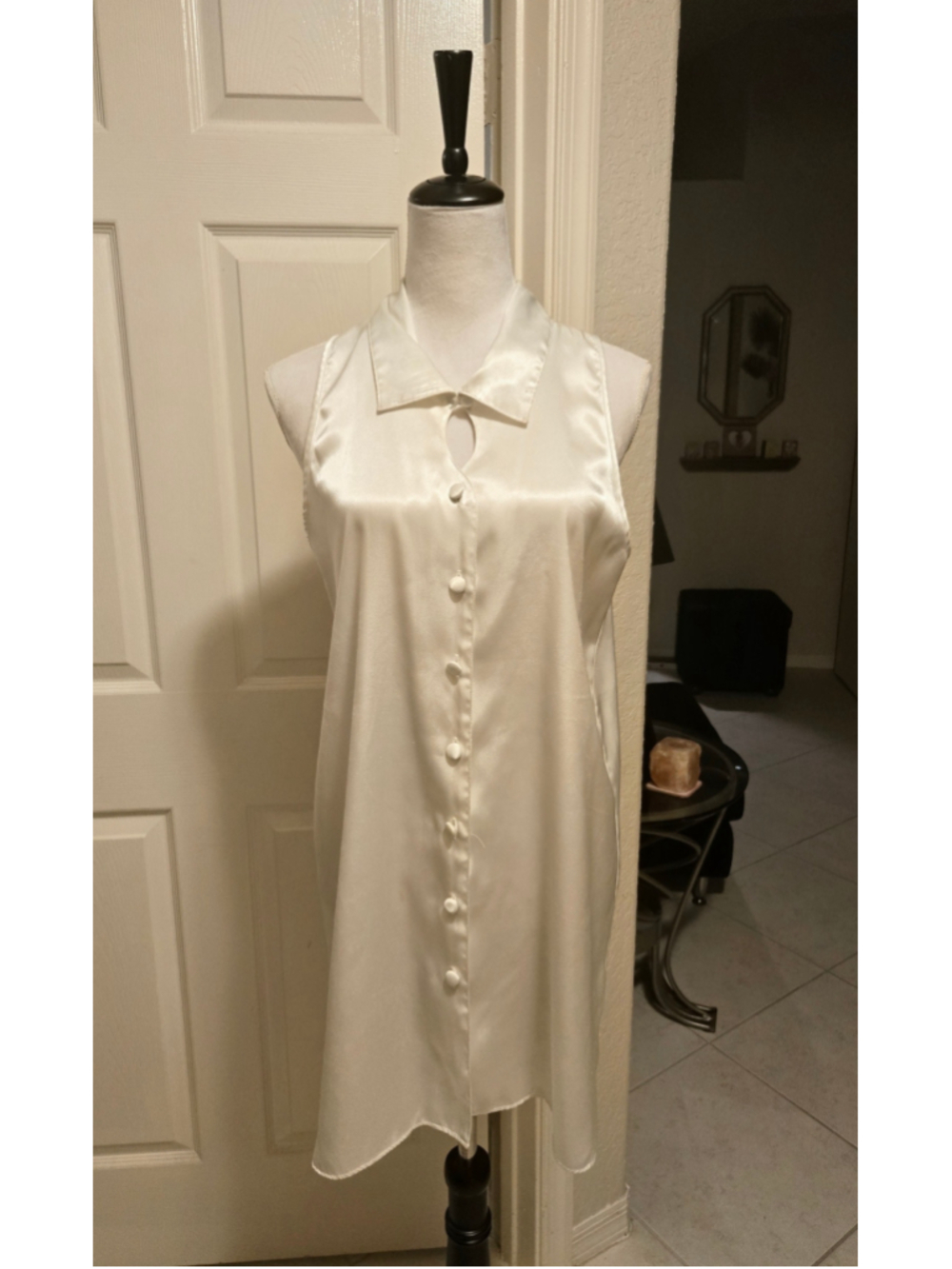VTG Morgan Taylor Intimates Cream Satin Sleeveless Nightshirt Sleep Shirt. M